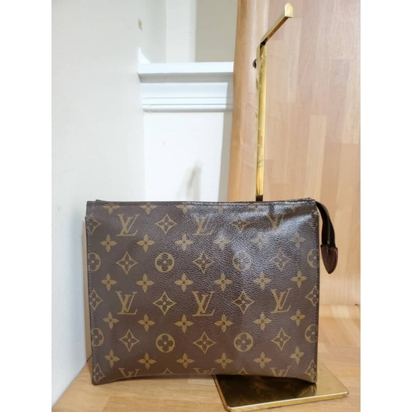 Authentic Louis Vuitton Monogram Toiletry Pouch 26 - Picture 9 of 9